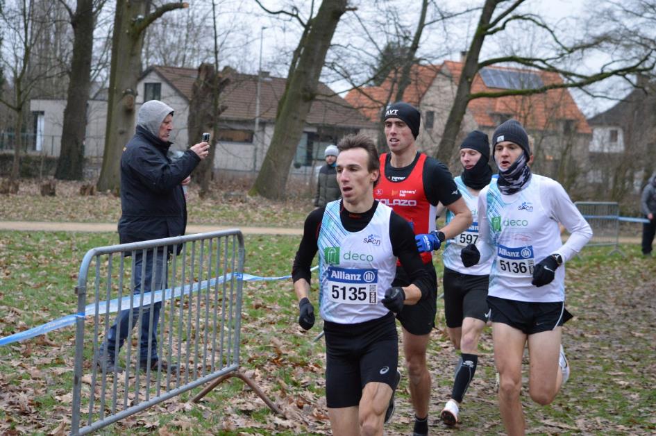 Afbeelding met buitenshuis, gras, persoon, boom

Automatisch gegenereerde beschrijving