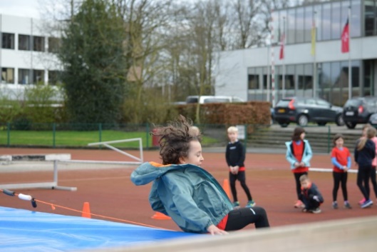 Afbeelding met atletiek, buitenshuis, persoon, sport

Automatisch gegenereerde beschrijving