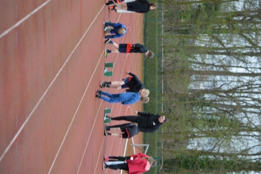 Afbeelding met atletiek, buitenshuis, schoeisel, sport

Automatisch gegenereerde beschrijving