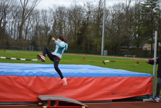 Afbeelding met atletiek, buitenshuis, sport, persoon

Automatisch gegenereerde beschrijving