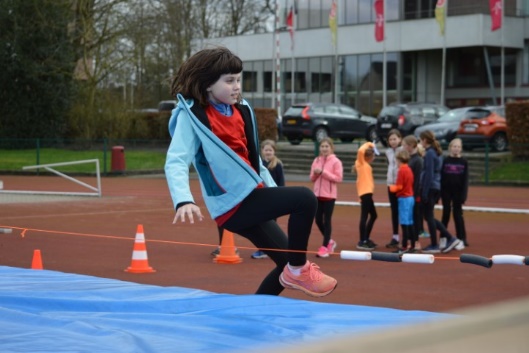 Afbeelding met atletiek, persoon, buitenshuis, sport

Automatisch gegenereerde beschrijving