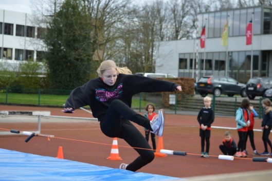 Afbeelding met atletiek, sport, persoon, buitenshuis

Automatisch gegenereerde beschrijving