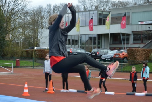 Afbeelding met atletiek, sport, persoon, buitenshuis

Automatisch gegenereerde beschrijving