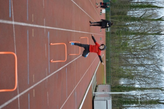 Afbeelding met buitenshuis, atletiek, gebouw, water

Automatisch gegenereerde beschrijving