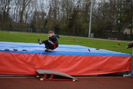 Afbeelding met buitenshuis, atletiek, persoon, sport

Automatisch gegenereerde beschrijving