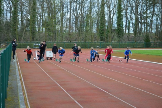 Afbeelding met buitenshuis, sport, atletiek, Sport

Automatisch gegenereerde beschrijving