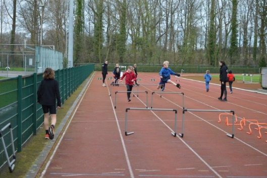 Afbeelding met buitenshuis, sport, boom, Sport

Automatisch gegenereerde beschrijving