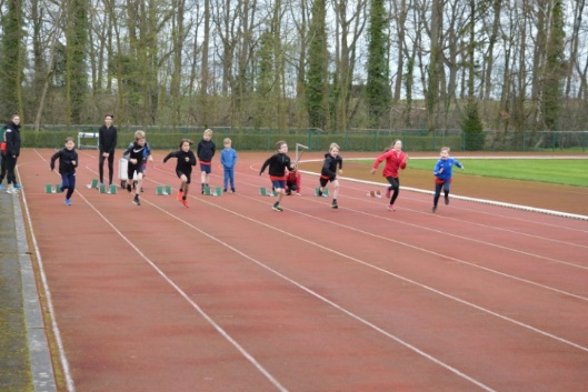 Afbeelding met buitenshuis, sport, Sport, persoon

Automatisch gegenereerde beschrijving