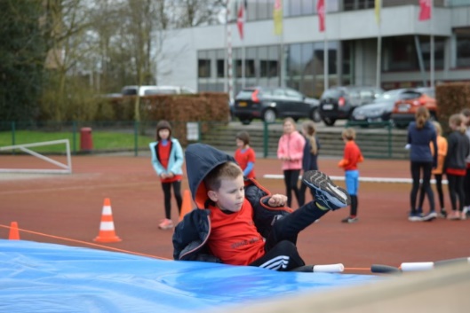 Afbeelding met persoon, buitenshuis, atletiek, kleding

Automatisch gegenereerde beschrijving