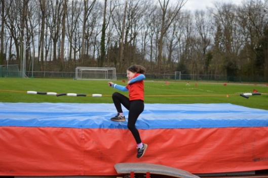 Afbeelding met persoon, buitenshuis, Individuele sporten, Sport

Automatisch gegenereerde beschrijving