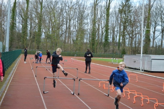 Afbeelding met sport, buitenshuis, boom, persoon

Automatisch gegenereerde beschrijving