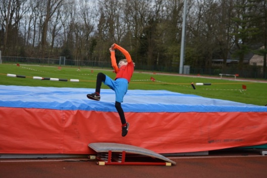 Afbeelding met sport, buitenshuis, persoon, Individuele sporten

Automatisch gegenereerde beschrijving