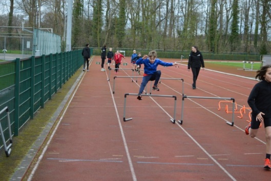 Afbeelding met sport, buitenshuis, persoon, Sport

Automatisch gegenereerde beschrijving