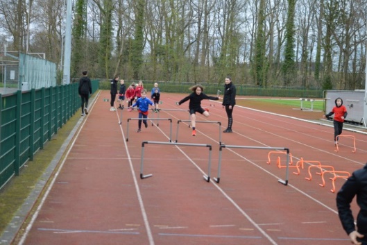 Afbeelding met sport, buitenshuis, Sport, persoon

Automatisch gegenereerde beschrijving