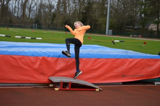 Afbeelding met sport, Individuele sporten, persoon, buitenshuis

Automatisch gegenereerde beschrijving