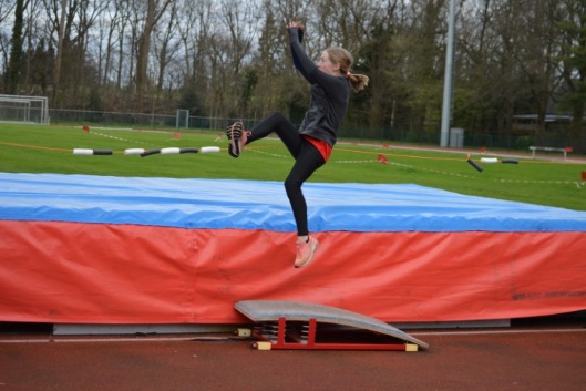 Afbeelding met sport, persoon, Individuele sporten, buitenshuis

Automatisch gegenereerde beschrijving