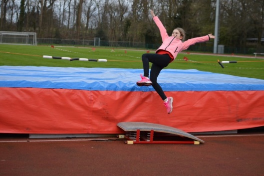 Afbeelding met sport, persoon, Individuele sporten, buitenshuis

Automatisch gegenereerde beschrijving