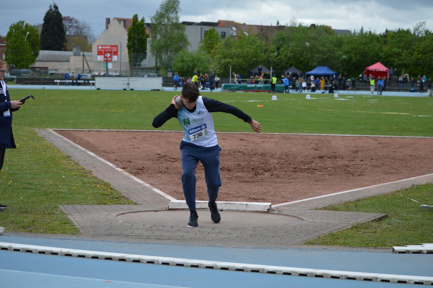 Afbeelding met buitenshuis, atletiek, sport, gras

Automatisch gegenereerde beschrijving