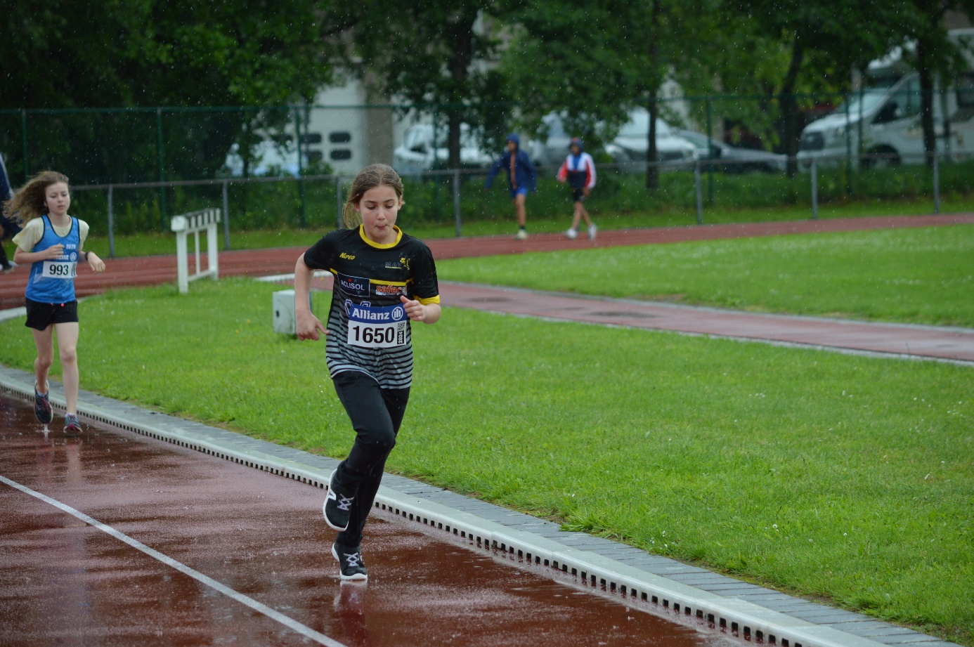 Afbeelding met atletiek, buitenshuis, persoon, sport

Automatisch gegenereerde beschrijving
