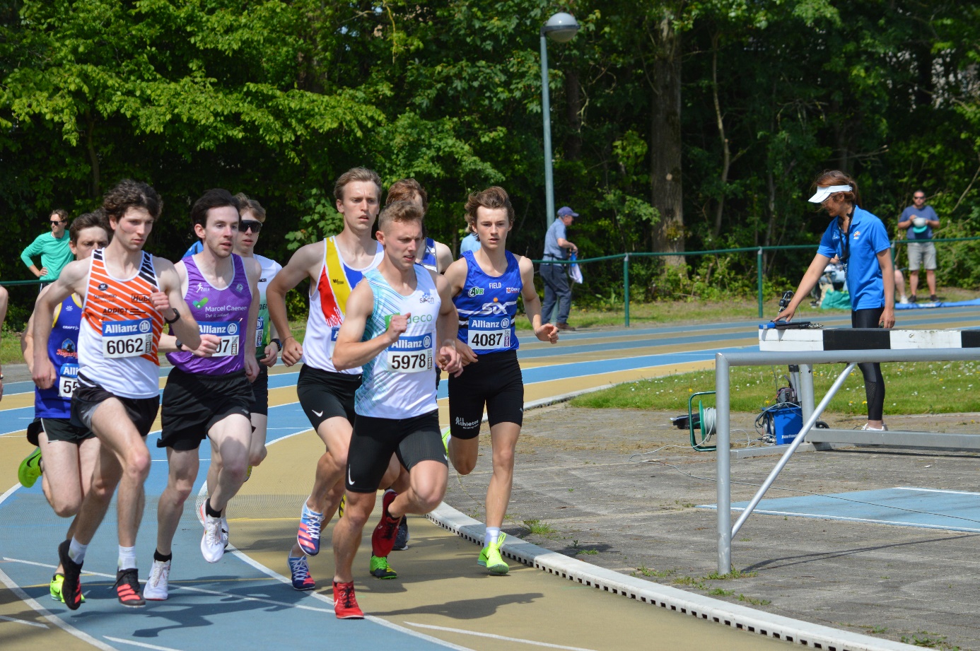 Afbeelding met atletiek, persoon, buitenshuis, boom

Automatisch gegenereerde beschrijving