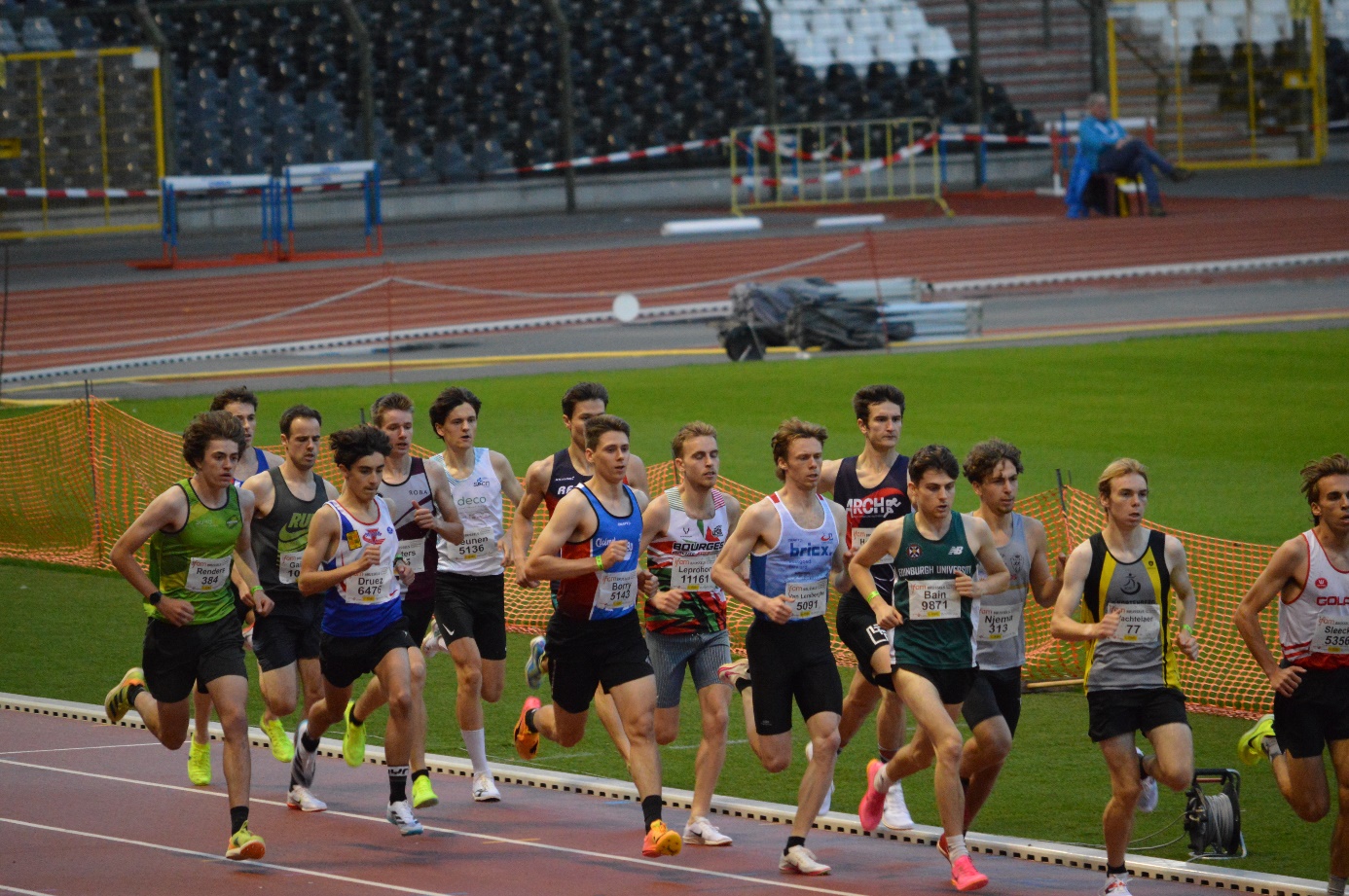 Afbeelding met atletiek, persoon, sport, atleet

Automatisch gegenereerde beschrijving