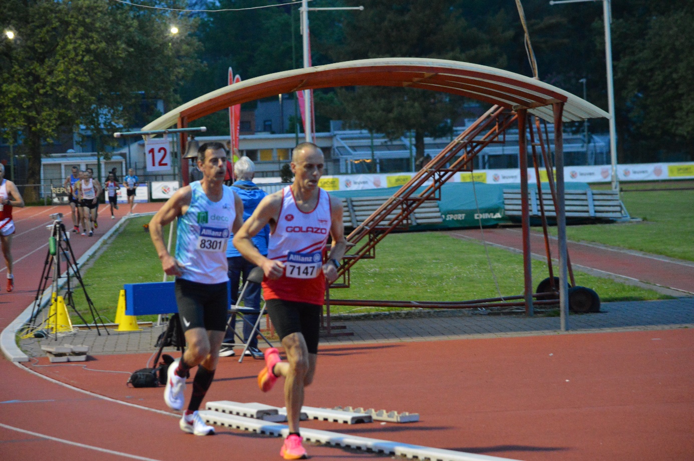 Afbeelding met buitenshuis, atletiek, persoon, Sport

Automatisch gegenereerde beschrijving