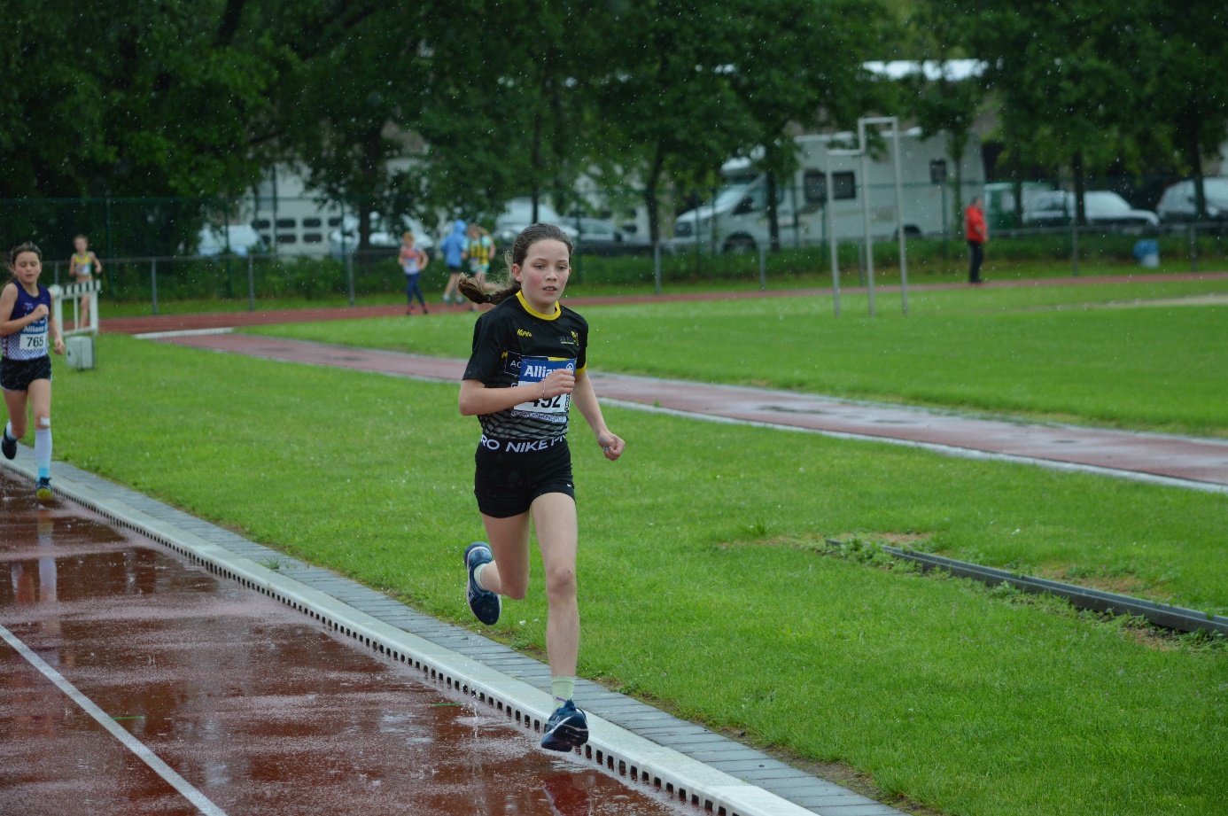 Afbeelding met buitenshuis, gras, atletiek, sport

Automatisch gegenereerde beschrijving