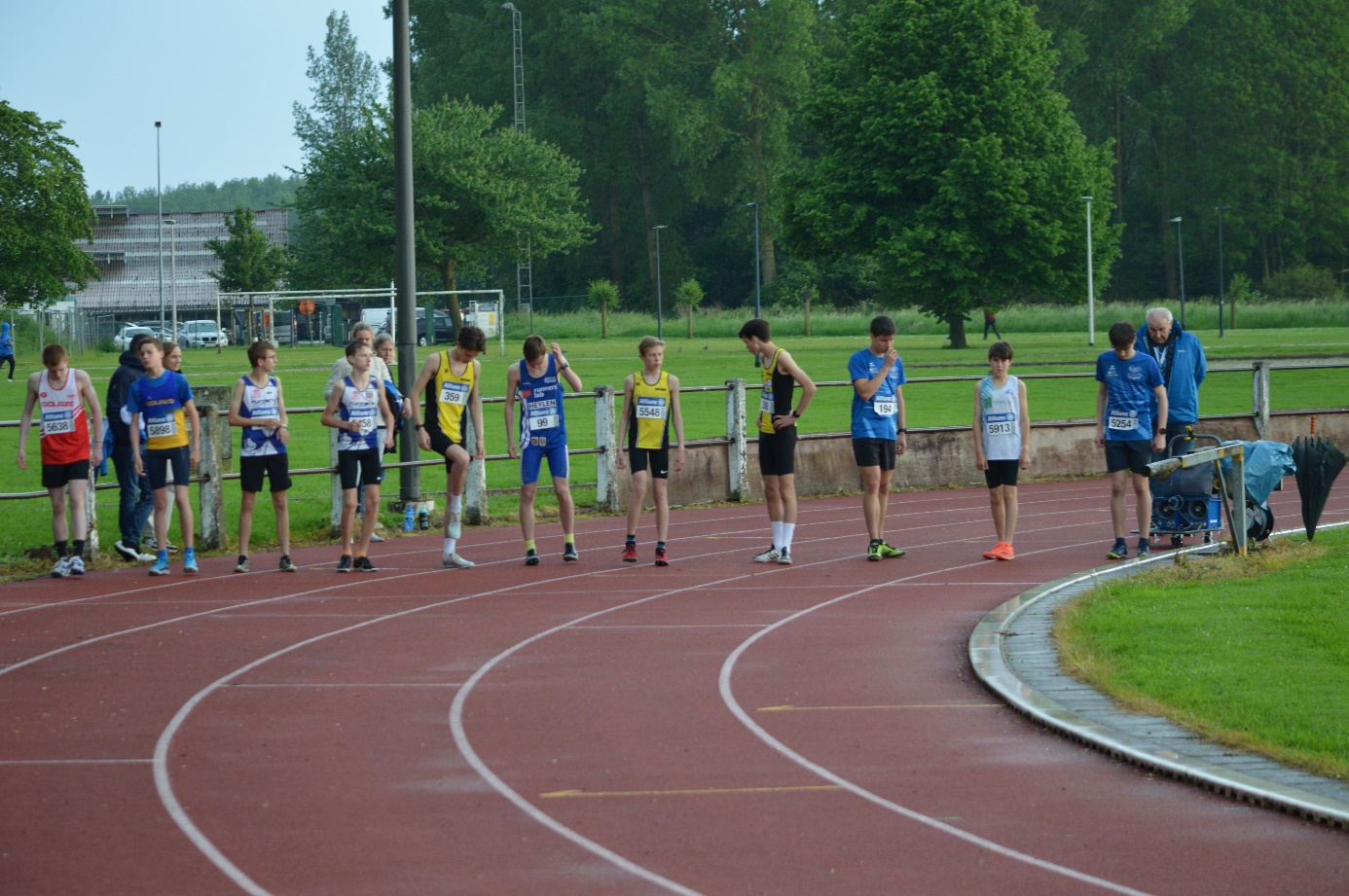 Afbeelding met buitenshuis, sport, atletiek, Sport

Automatisch gegenereerde beschrijving