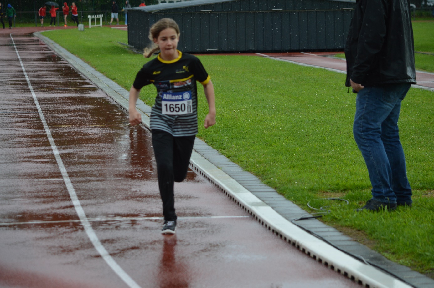 Afbeelding met gras, kleding, persoon, atletiek

Automatisch gegenereerde beschrijving