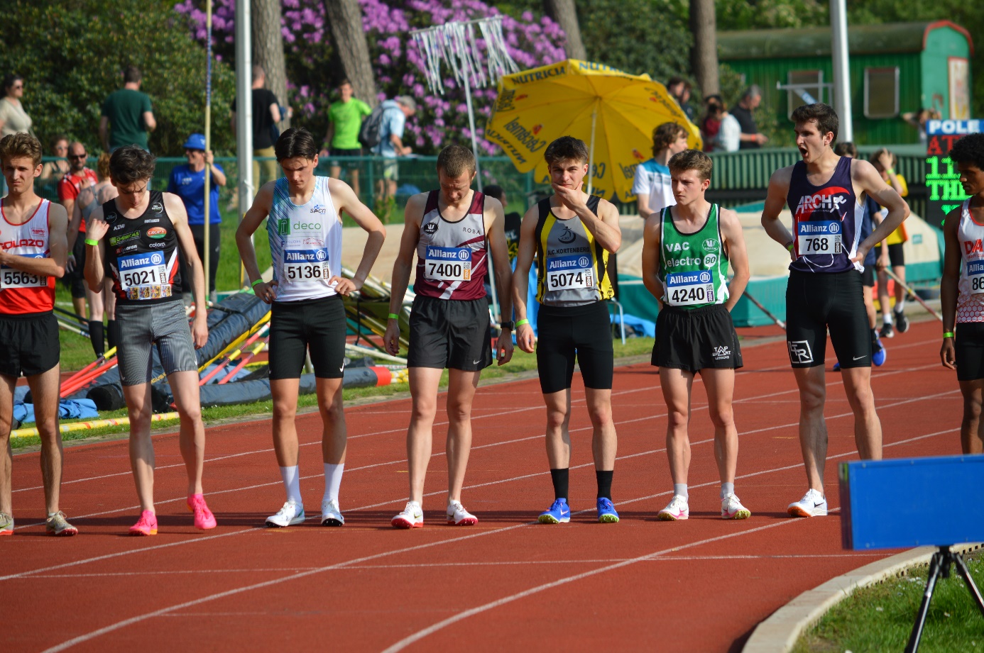 Afbeelding met persoon, atletiek, buitenshuis, sport

Automatisch gegenereerde beschrijving