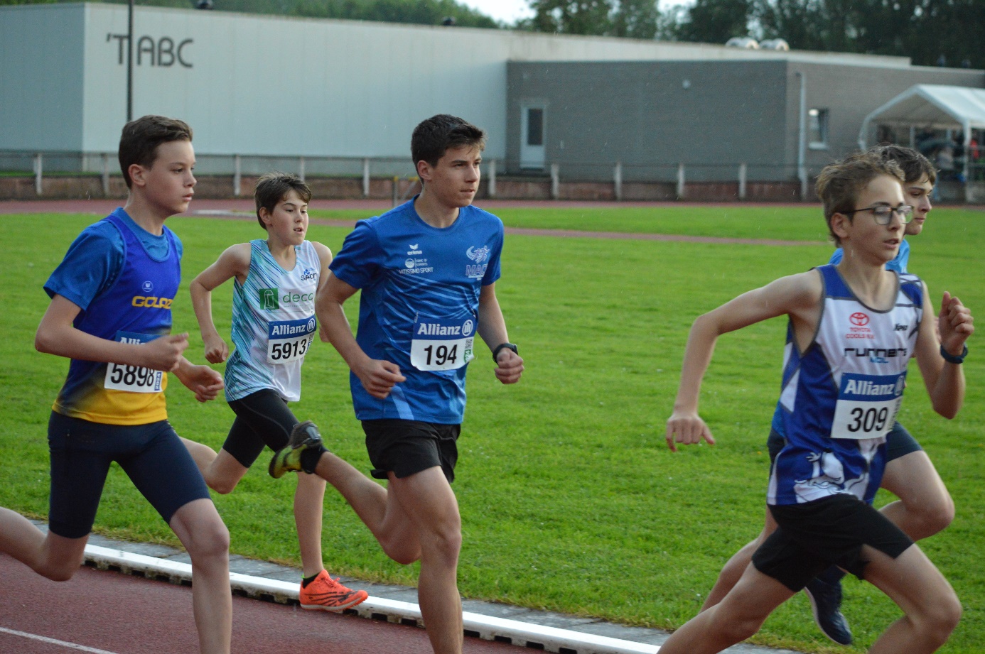 Afbeelding met persoon, sport, atletiek, atleet

Automatisch gegenereerde beschrijving