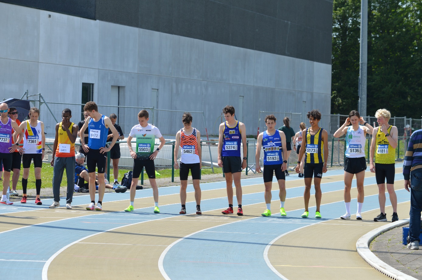 Afbeelding met persoon, sport, atletiek, schoeisel

Automatisch gegenereerde beschrijving