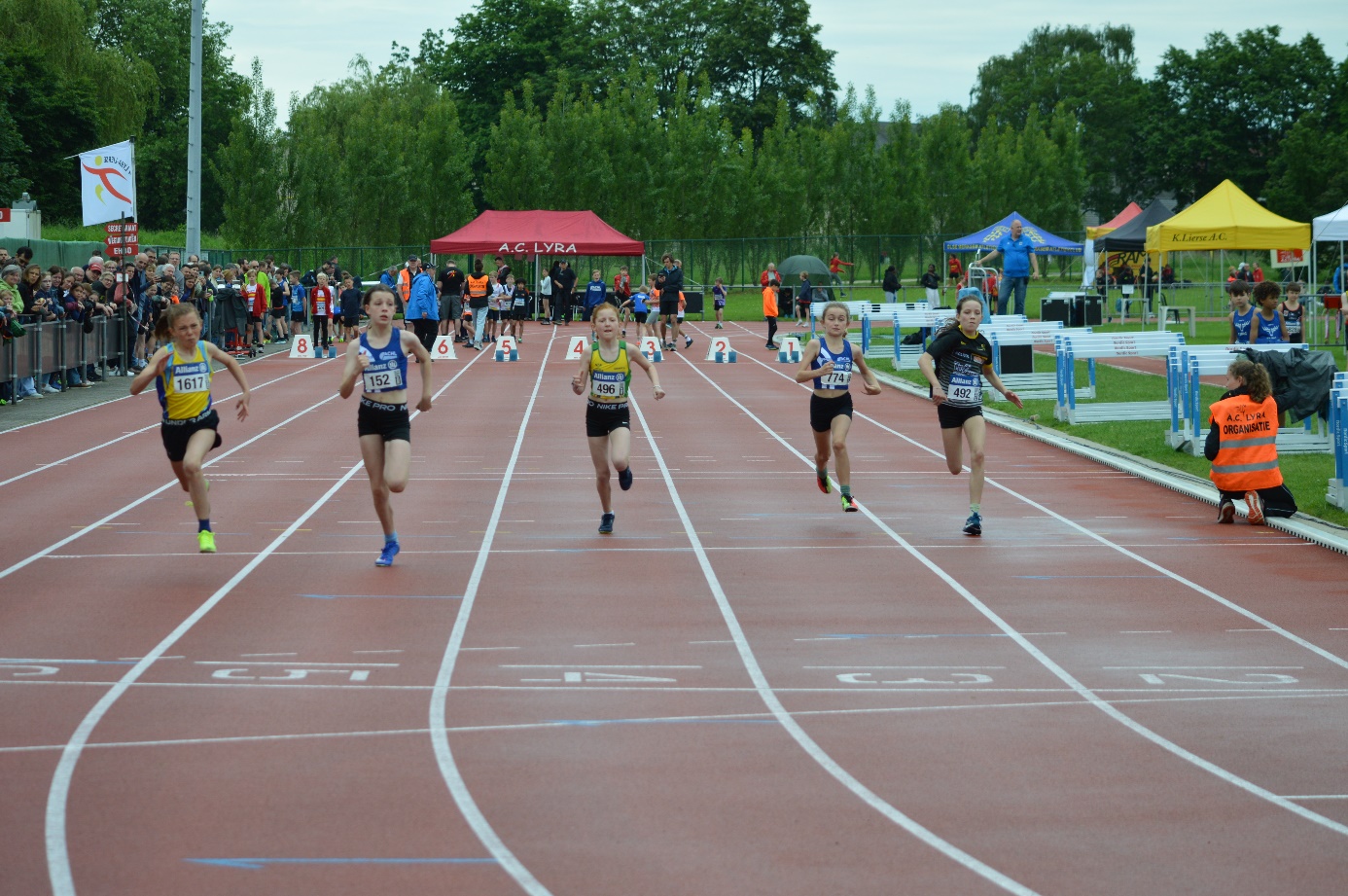 Afbeelding met sport, atletiek, buitenshuis, Sport

Automatisch gegenereerde beschrijving