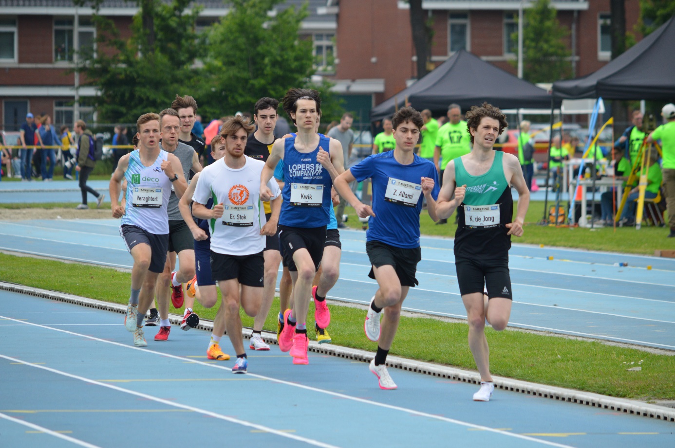 Afbeelding met sport, atletiek, persoon, buitenshuis

Automatisch gegenereerde beschrijving