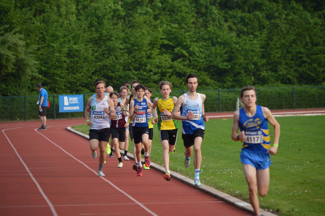 Afbeelding met sport, buitenshuis, boom, atletiek

Automatisch gegenereerde beschrijving