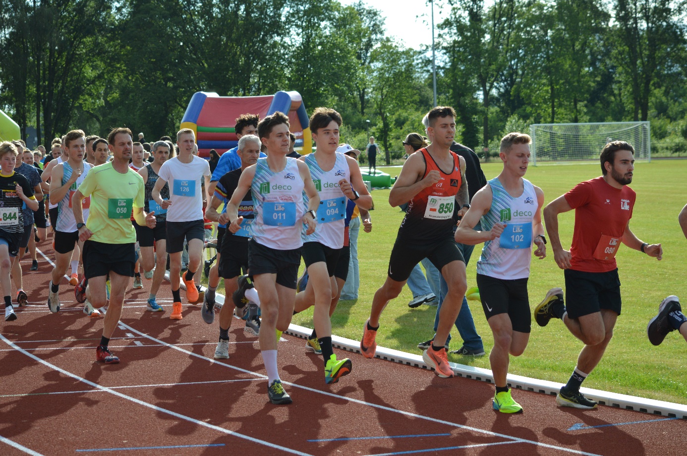 Afbeelding met atletiek, persoon, sport, buitenshuis

Automatisch gegenereerde beschrijving