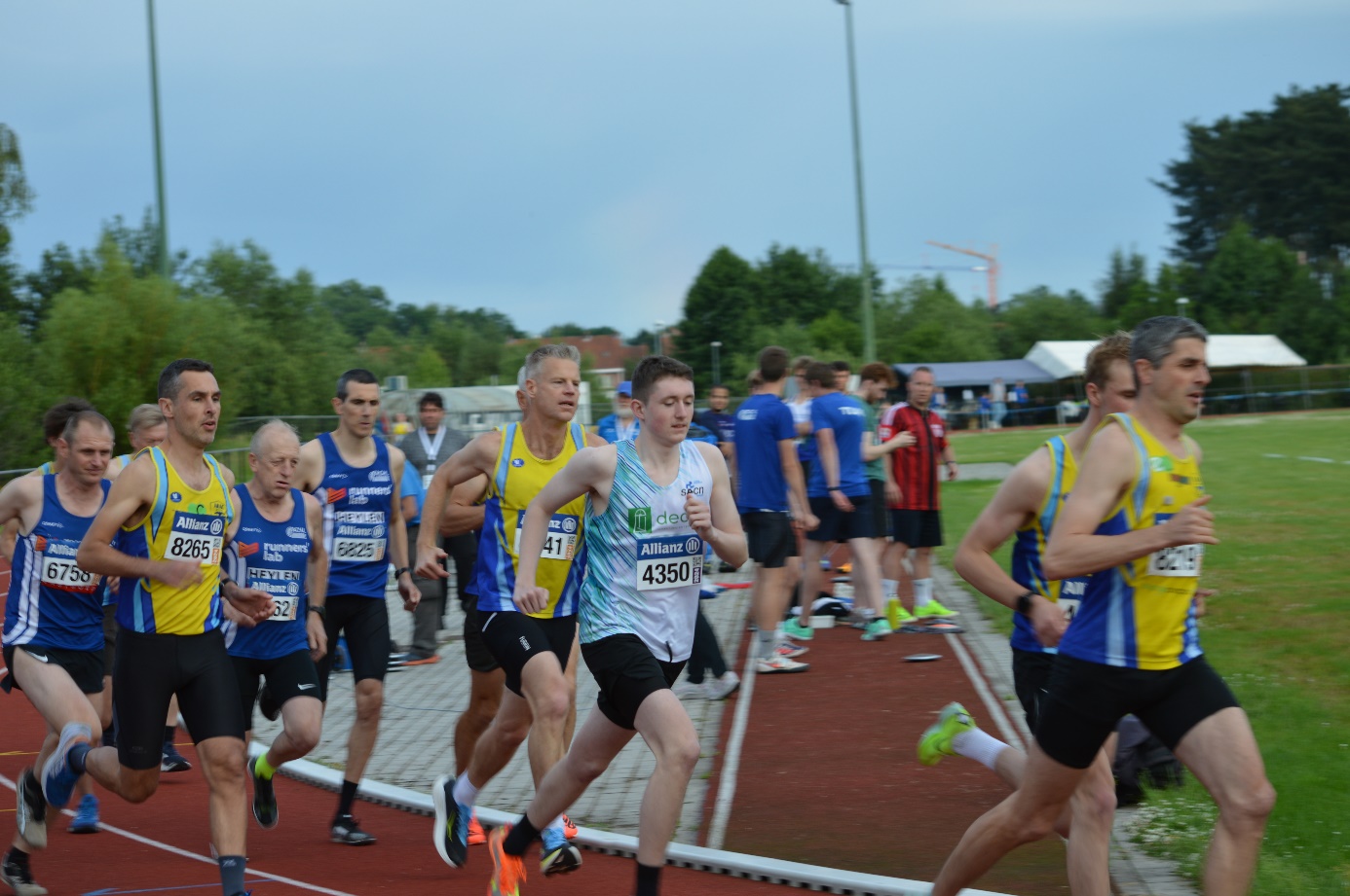 Afbeelding met atletiek, sport, persoon, buitenshuis

Automatisch gegenereerde beschrijving
