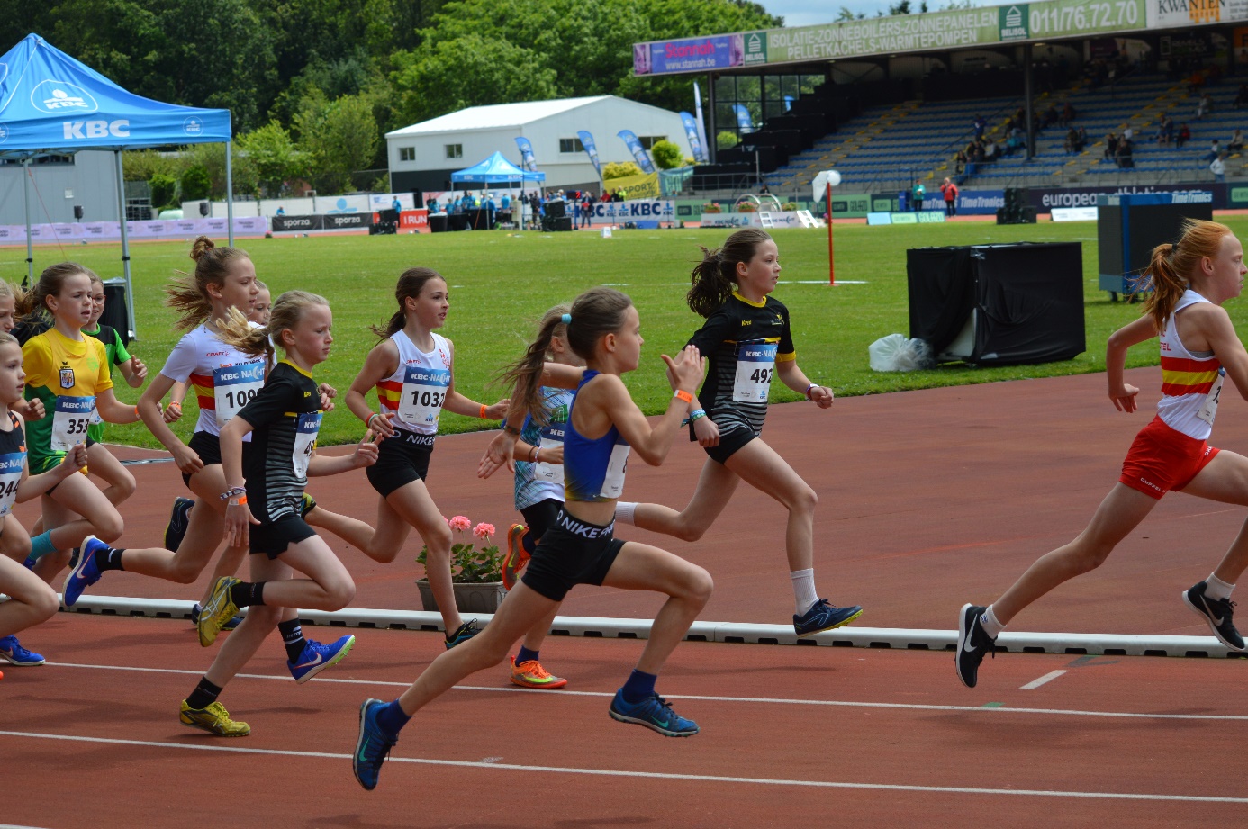 Afbeelding met atletiek, sport, persoon, buitenshuis

Automatisch gegenereerde beschrijving