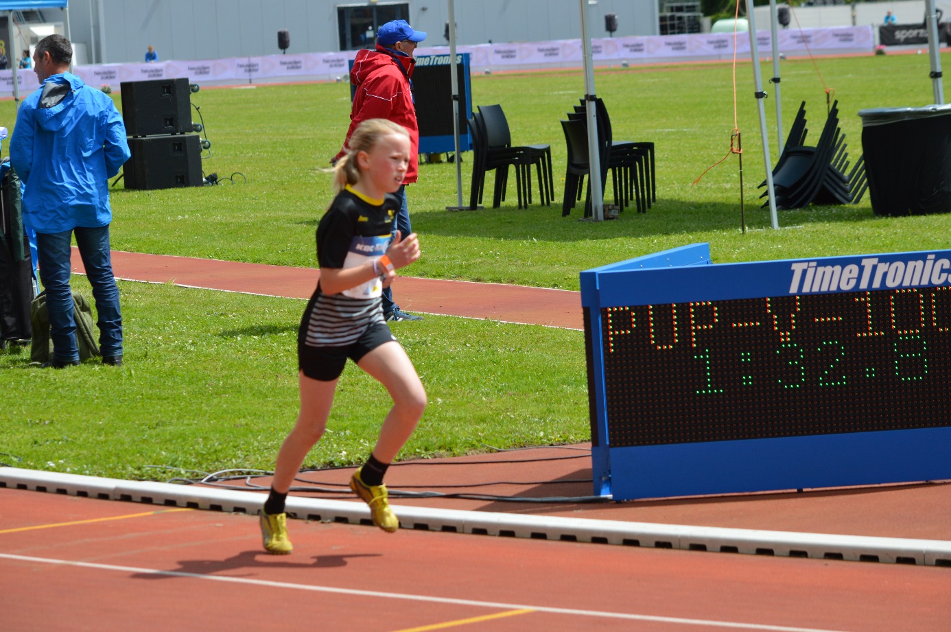 Afbeelding met atletiek, sport, persoon, buitenshuis

Automatisch gegenereerde beschrijving