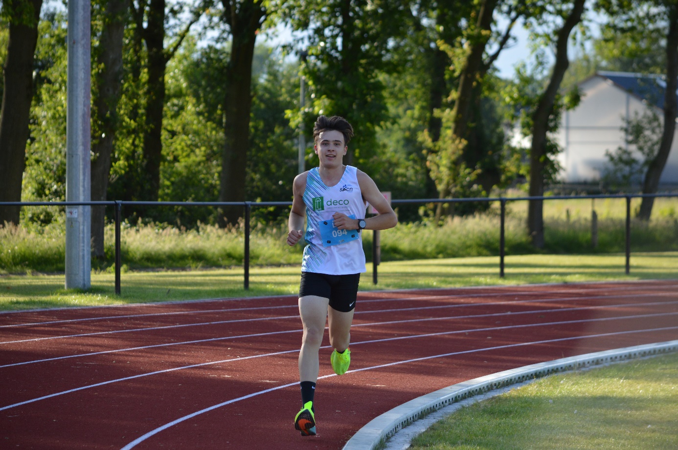 Afbeelding met buitenshuis, boom, sport, atletiek

Automatisch gegenereerde beschrijving
