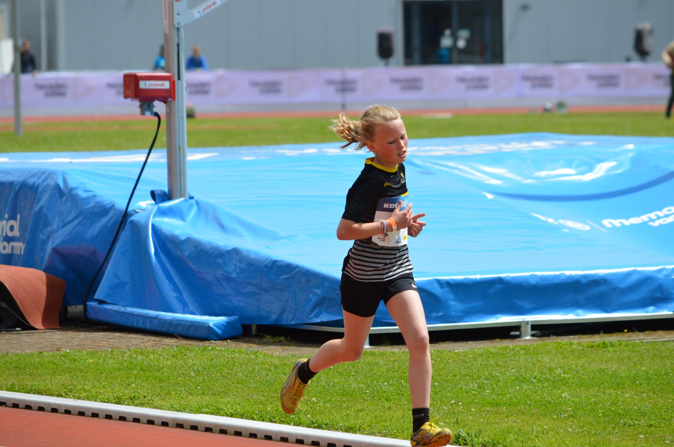 Afbeelding met gras, atletiek, sport, persoon

Automatisch gegenereerde beschrijving