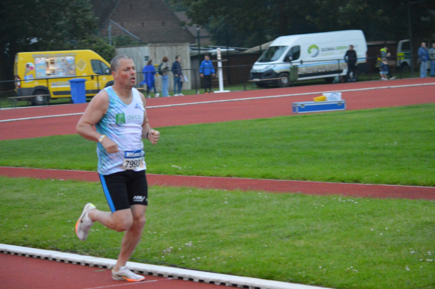 Afbeelding met gras, buitenshuis, atletiek, sport

Automatisch gegenereerde beschrijving