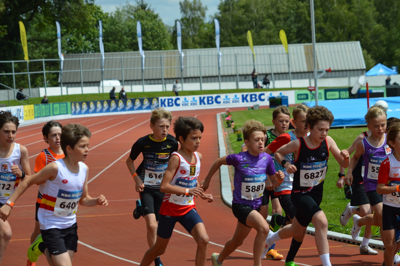 Afbeelding met persoon, atletiek, sport, buitenshuis

Automatisch gegenereerde beschrijving