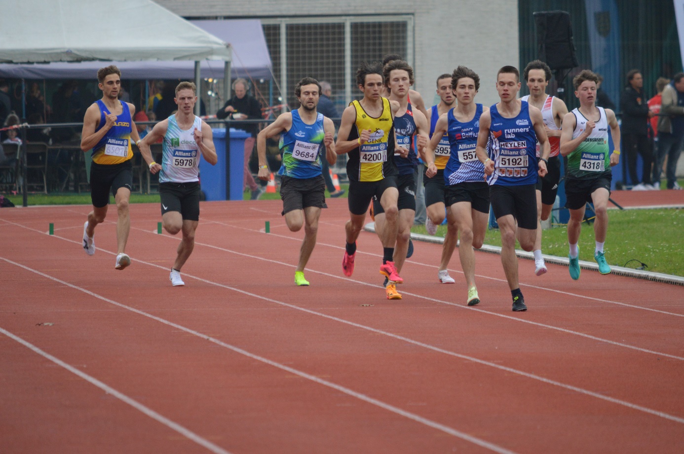 Afbeelding met persoon, sport, atletiek, atleet

Automatisch gegenereerde beschrijving