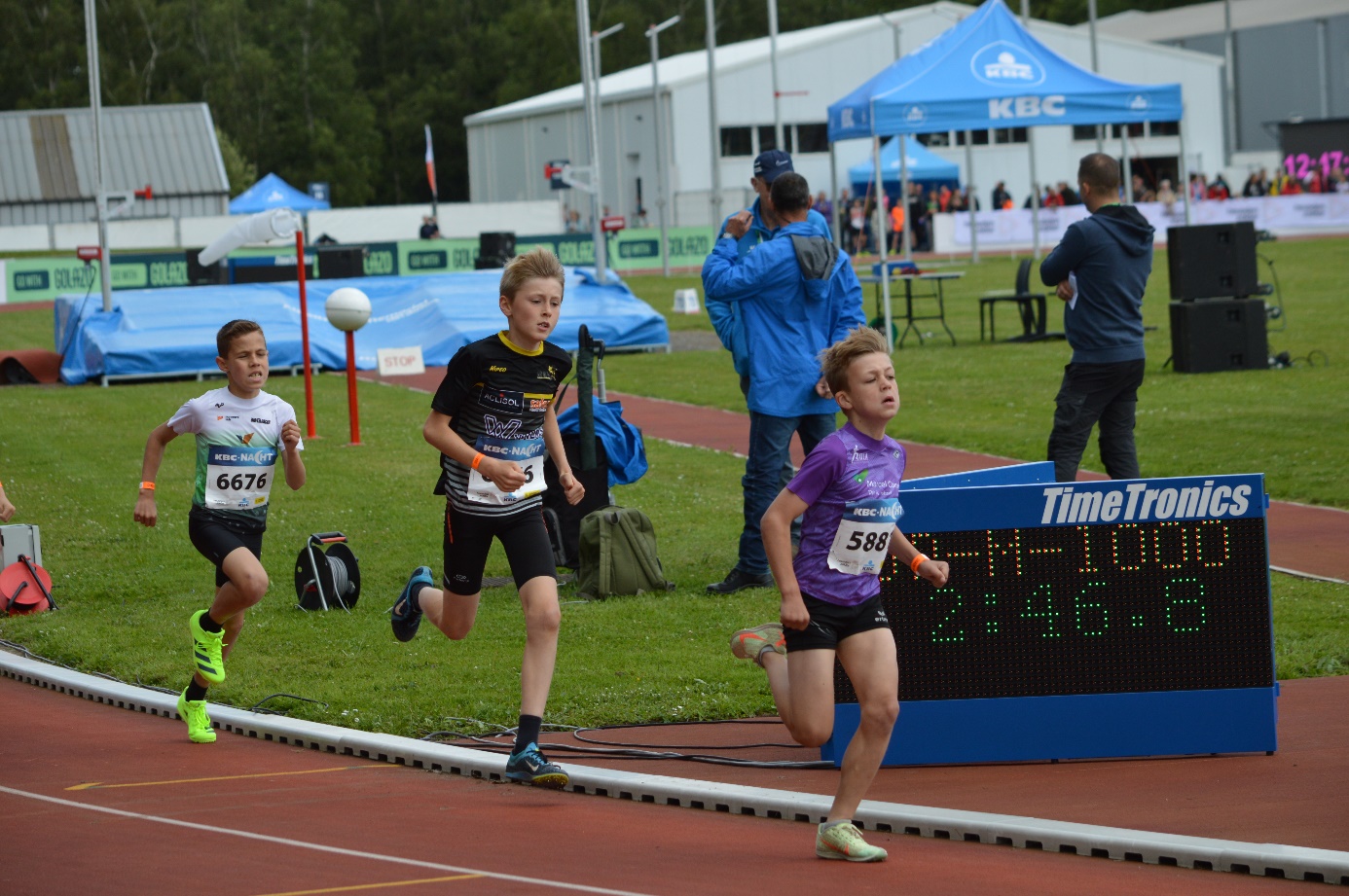 Afbeelding met sport, atletiek, persoon, buitenshuis

Automatisch gegenereerde beschrijving