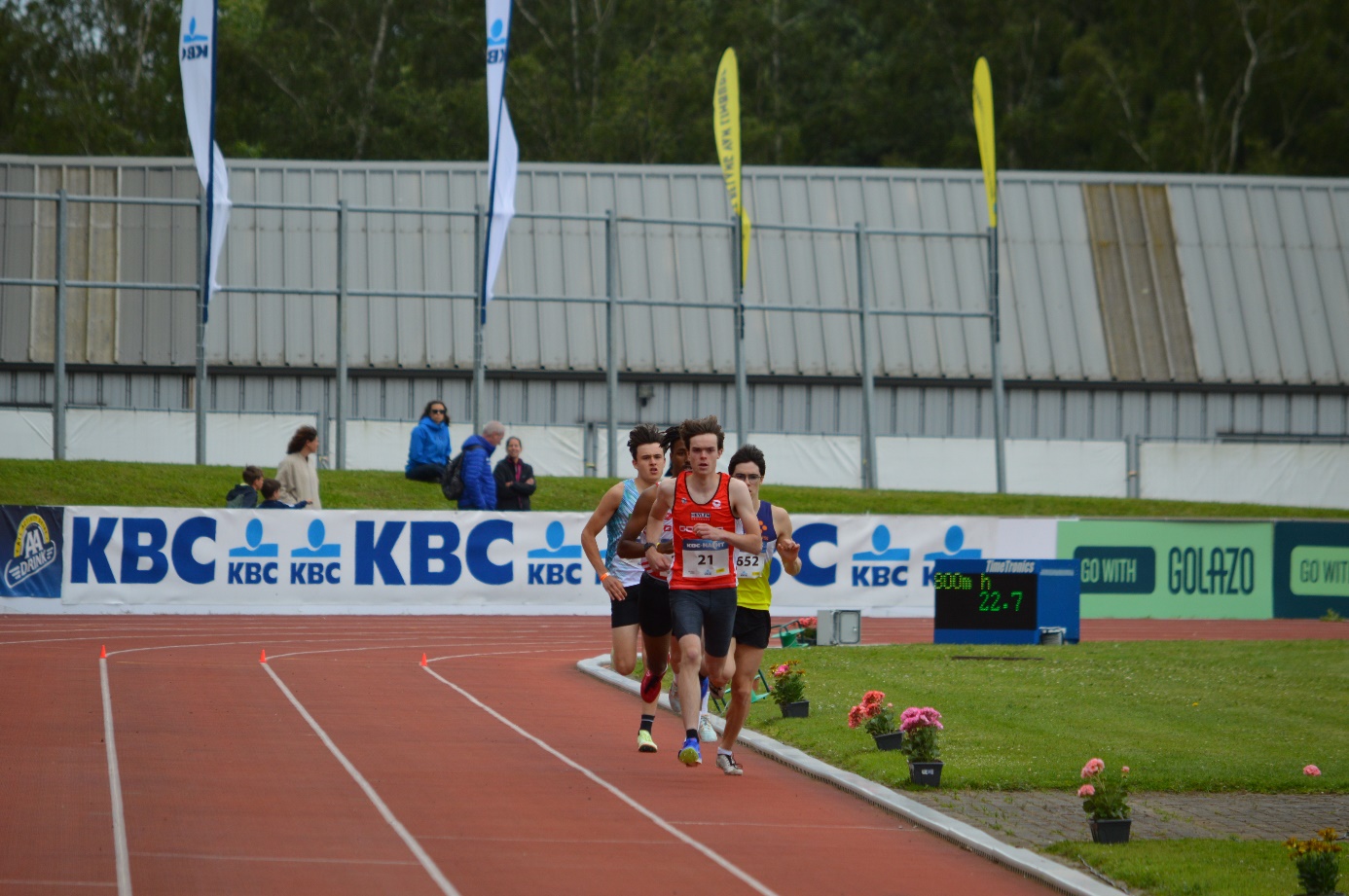 Afbeelding met sport, atletiek, Sport, atleet

Automatisch gegenereerde beschrijving