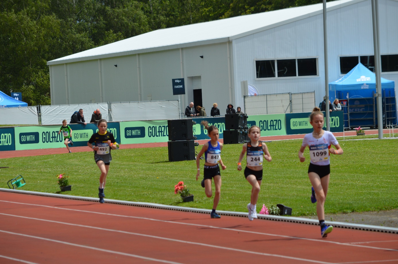 Afbeelding met sport, buitenshuis, atletiek, persoon

Automatisch gegenereerde beschrijving