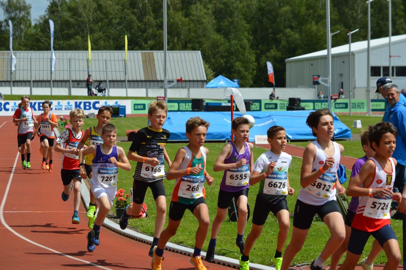 Afbeelding met sport, persoon, atletiek, buitenshuis

Automatisch gegenereerde beschrijving