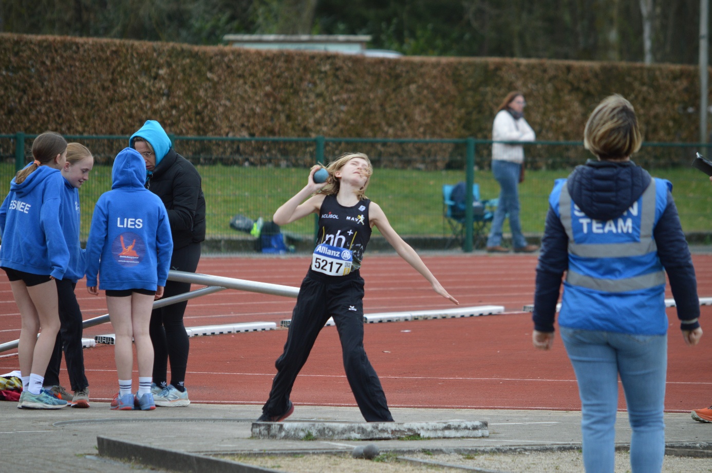 Afbeelding met atletiek, persoon, buitenshuis, sport

Door AI gegenereerde inhoud is mogelijk onjuist.