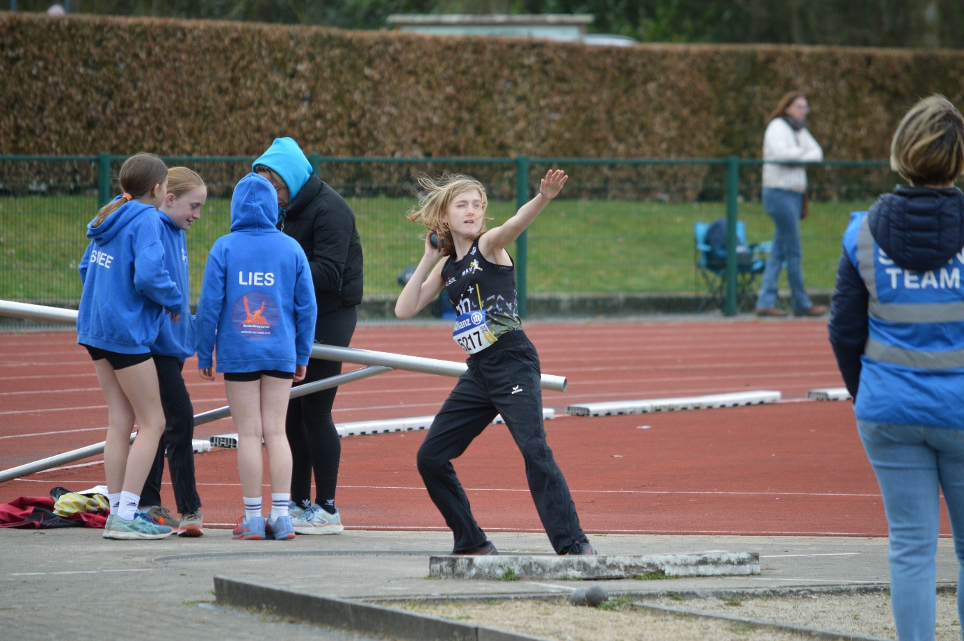 Afbeelding met atletiek, persoon, sport, schoeisel

Door AI gegenereerde inhoud is mogelijk onjuist.